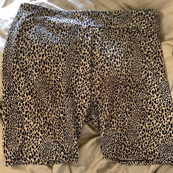 plus size cheetah print biker shorts - Picture 2 of 2